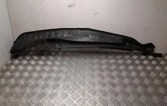 Mercedes-Benz S W126 Wiper trim A1268301213