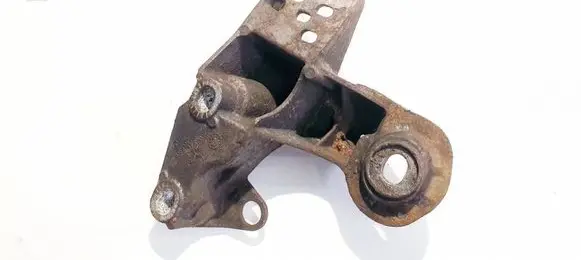 Engine mounting bracket