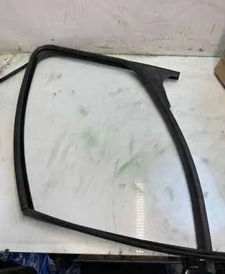 Citroen Berlingo Front door rubber seal 213