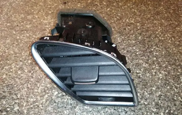 Audi A4 S4 B8 8K Dashboard side air vent grill/cover trim 8T1820902C