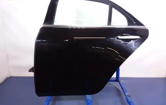 Cadillac CTS Rear door