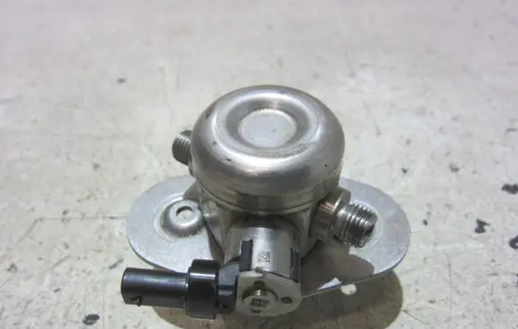 BMW X3 G01 Fuel injection high pressure pump 13517642466