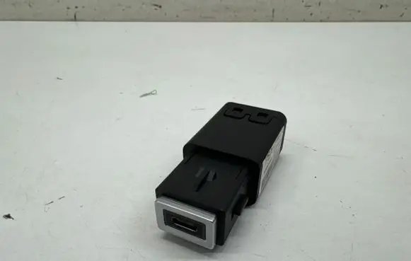 Opel Astra L USB socket connector 98313506VV 98380610VV