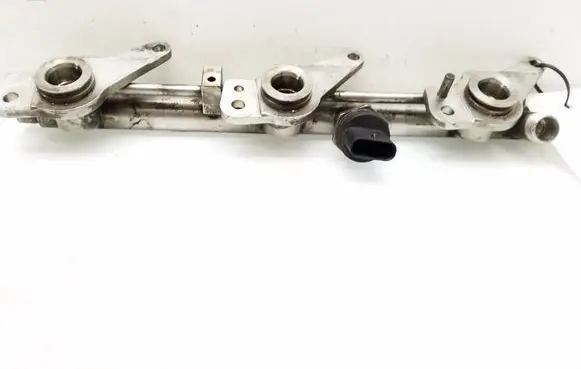 Mercedes-Benz E W212 Fuel distributor A2760702195 A2760781045