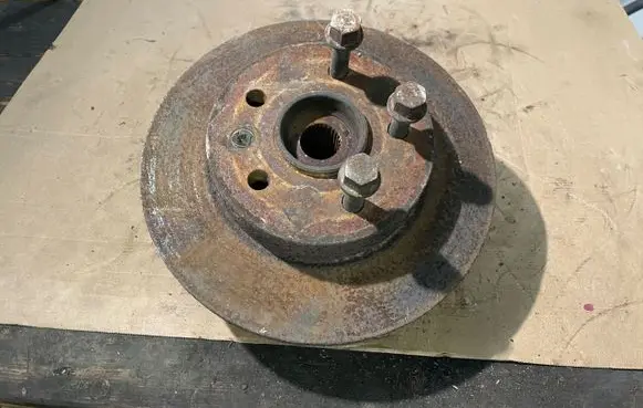 Mercedes-Benz Vito Viano W638 Front wheel hub
