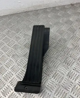 BMW 1 E81 E87 Accelerator throttle pedal 6786589 6PV00937920 12037313