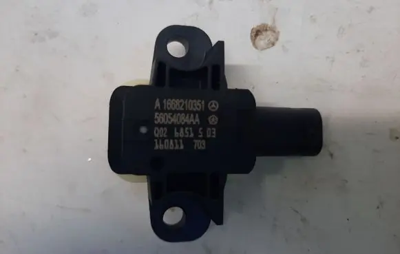 Mercedes-Benz CLA C117 X117 W117 Airbag deployment crash/impact sensor A1668210351