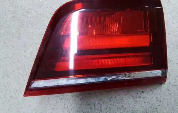 Tailgate rear/tail lights