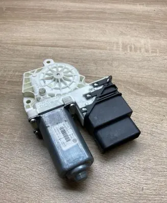Volkswagen PASSAT B6 Rear door window regulator motor 3C9959703 975280200