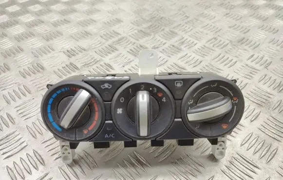 Nissan Qashqai Climate control unit