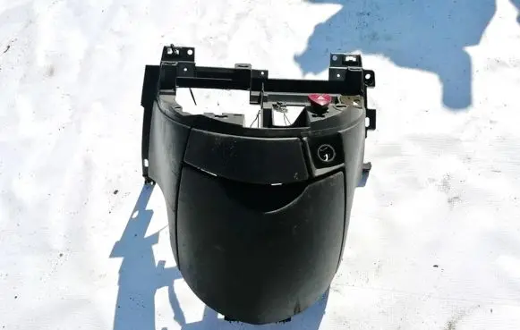 Glove box