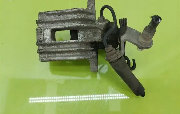 Volkswagen Golf V Rear brake caliper 