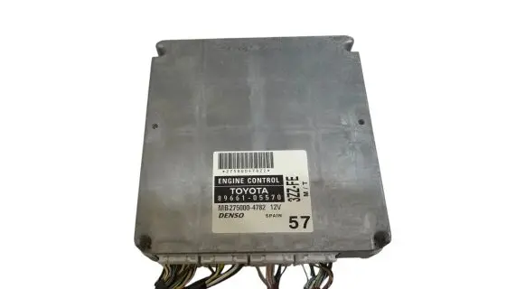 Toyota Avensis T250 Engine control unit/module 8966105570 MB2750004782