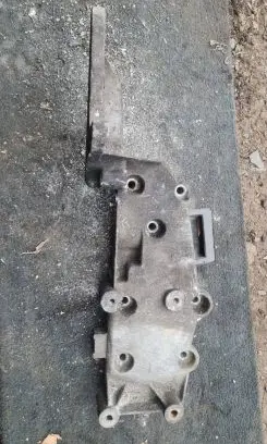 Volvo V70 Engine mounting bracket 9497106