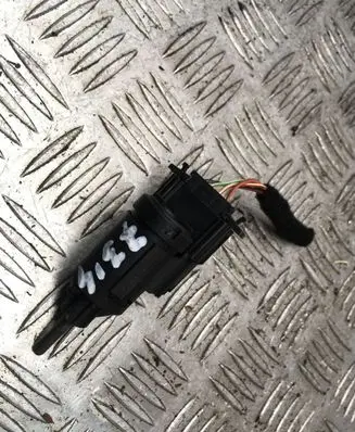 Volkswagen Golf V Brake pedal sensor switch 3B0945511A 19322007 04260