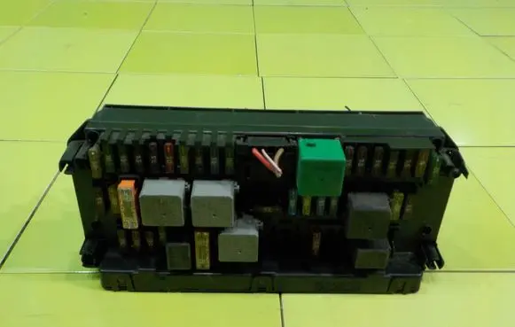 Mercedes-Benz C W204 Fuse box set A2045454501 BEZPIECZNIKOW