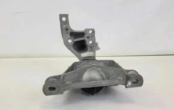 Citroen DS7 Crossback Engine mount bracket 4a110010