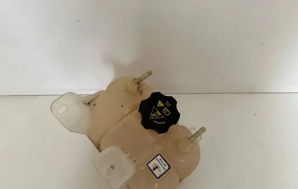 Chrysler Pacifica Coolant expansion tank/reservoir 68217323AA