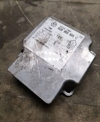 Volkswagen PASSAT B5.5 Airbag control unit/module 6Q0909605C