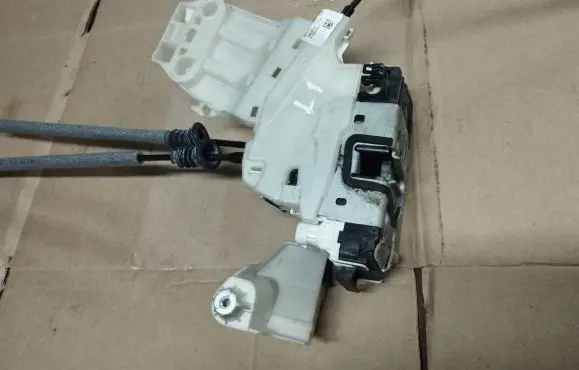 Jeep Renegade Front door lock P5203206700