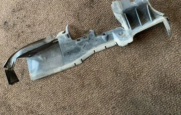 BMW X5 E53 Intercooler air guide/duct channel 7123350