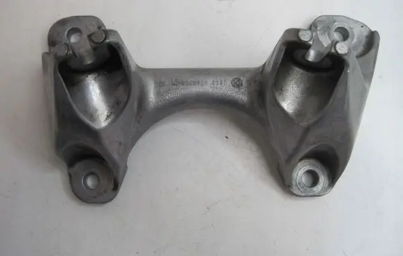 BMW 2 Active Tourer U06 Gearbox mounting bracket 6760305