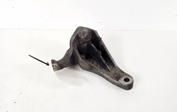 Volvo V50 Engine mounting bracket 30723850