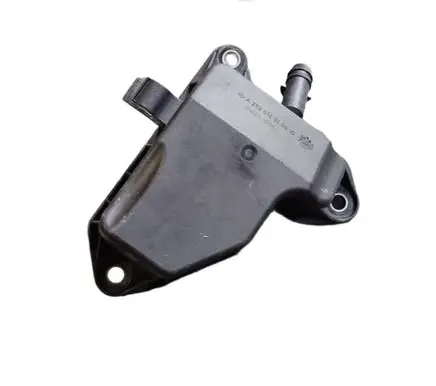 Mercedes-Benz CLS C219 Oil breather separator A2720160134