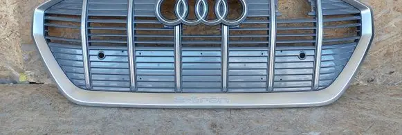 Audi e-tron Front bumper upper radiator grill 4KE853651 TPD0233