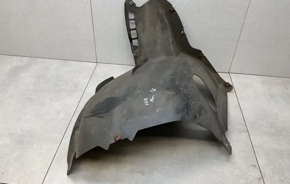 Front wheel arch liner splash guards