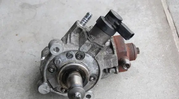 Mini Cooper Countryman R60 Fuel injection high pressure pump 0445010519