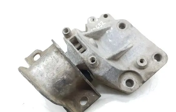Engine mount bracket