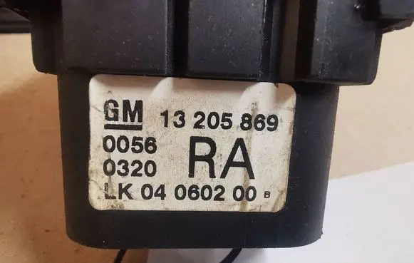 Opel Zafira B Light switch 13205869 LK04060200