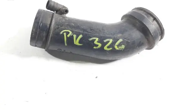 Volkswagen PASSAT B5.5 Air intake hose/pipe 050133354