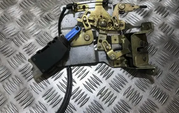 Opel Sintra Rear door lock 10410404 1101215
