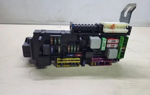 Mercedes-Benz C W204 Fuse module 168298