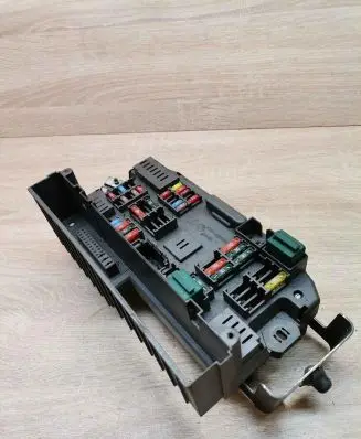 BMW 7 E65 E66 Fuse module 211009 061242