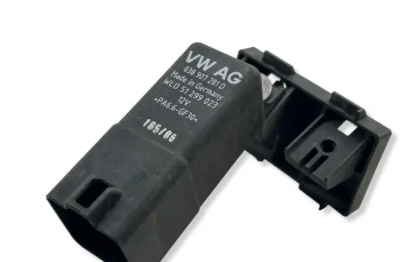 Volkswagen PASSAT B6 Glow plug pre-heat relay 038907281D 16506 51299023