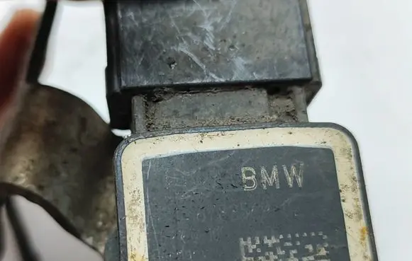 Headlight/headlamp level sensor