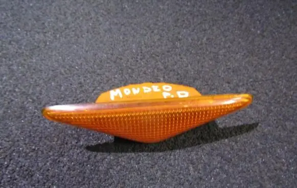 Ford Focus Front fender indicator light