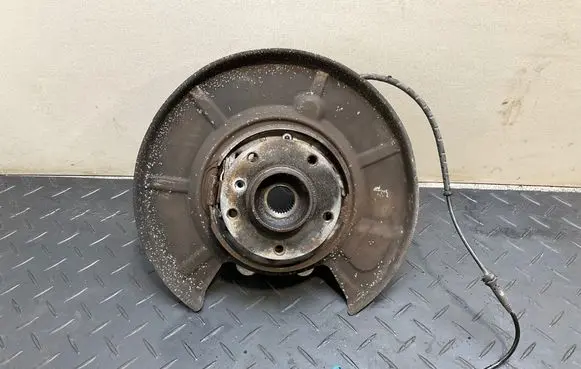 Rear wheel hub