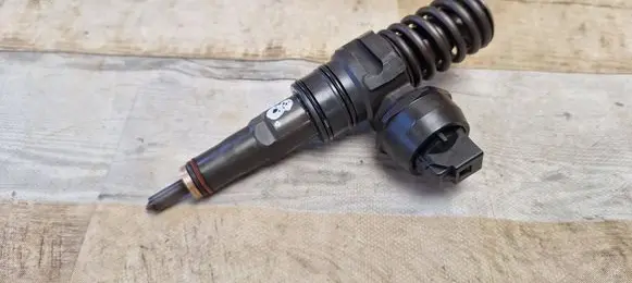 Skoda Fabia Mk1 (6Y) Fuel injector 0414720037