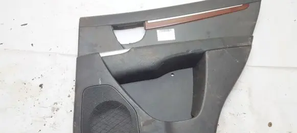 Hyundai Santa Fe Front door card panel trim p833702b000 p83370-2b000