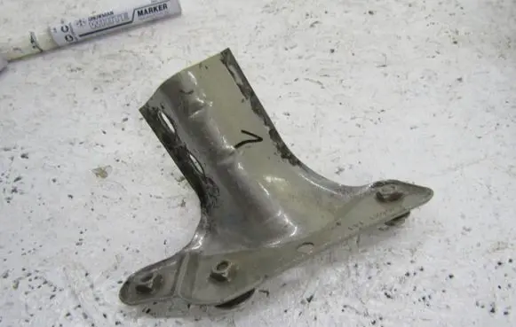 Skoda Fabia Mk2 (5J) Fender mounting bracket 5J0821141