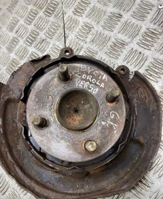 Toyota Corolla Verso E121 Rear wheel hub