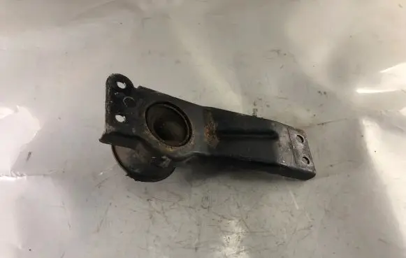 Mitsubishi Pajero Pinin Engine mount bracket