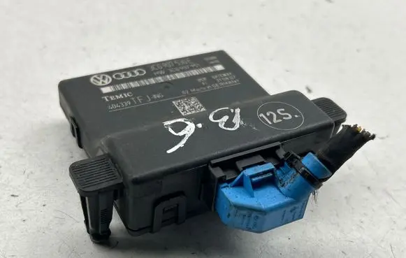 Volkswagen PASSAT B6 Gateway control module 3C0907530E 404339 3C0907951