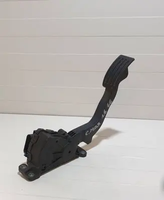 Ford C-MAX I Accelerator throttle pedal 3M519F836AF 6PV00864110