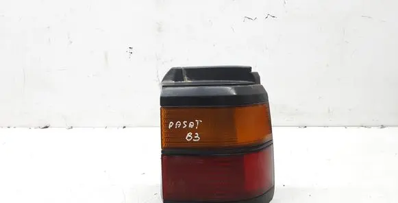 Volkswagen PASSAT B3 Rear/tail lights 333945112