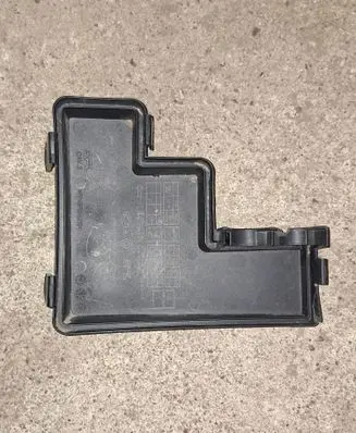 Renault Koleos II Fuse box cover 284B82475R